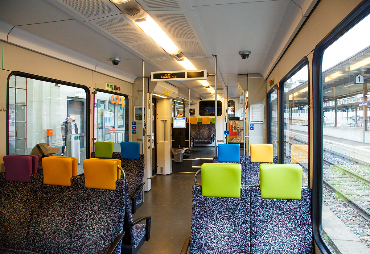 
Innenraum von dem Stadler ET GTW 2/6 - RABe 526 762-0 (RABe 94 85 7526 762-0 CH THB) der Thurbo AG am 18.06.2016 im Bf Schaffhausen.