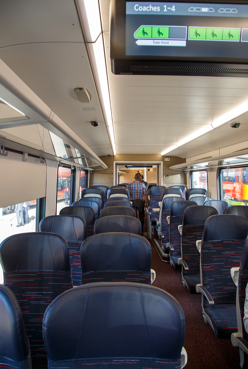 
Innenraum des GA 755 401 (British Rail Class 755/4), ein vierteiliger FLIRT-Triebzug mit bimodalem Antrieb (BMU) f�r Greater Anglia (GB), der von Stadler auf der InnoTrans 2018 in Berlin (18.09.2018) pr�sentiert wurde.