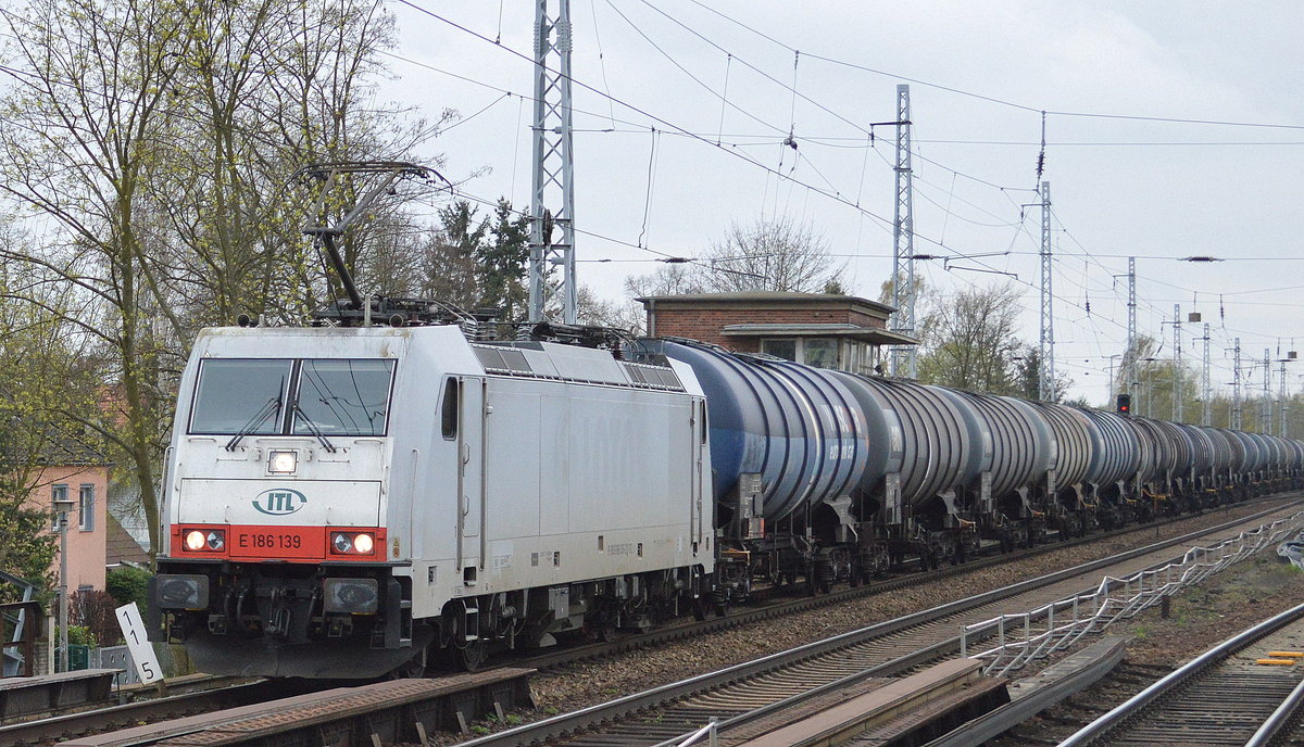 ITL 186 139-2 mit Kesselwagenzug (leer) Richtung Stendell am 05.04.17 Berlin-Karow.