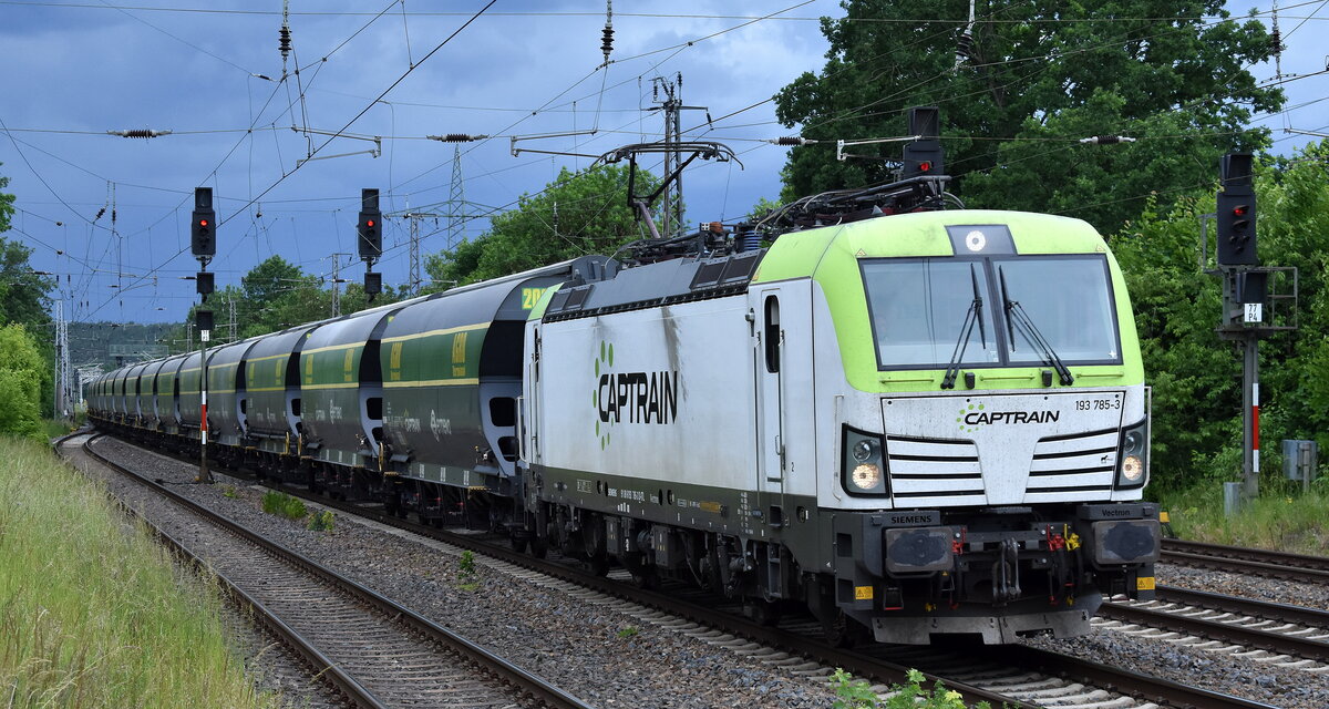  ITL - Eisenbahngesellschaft mbH, Dresden [D] mit ihrer Vectron  193 785-3  [NVR-Nummer: 91 80 6193 785-3 D-ITL] und einem Getreidezug am 04.06.26 H�he Bahnhof Saarmund.