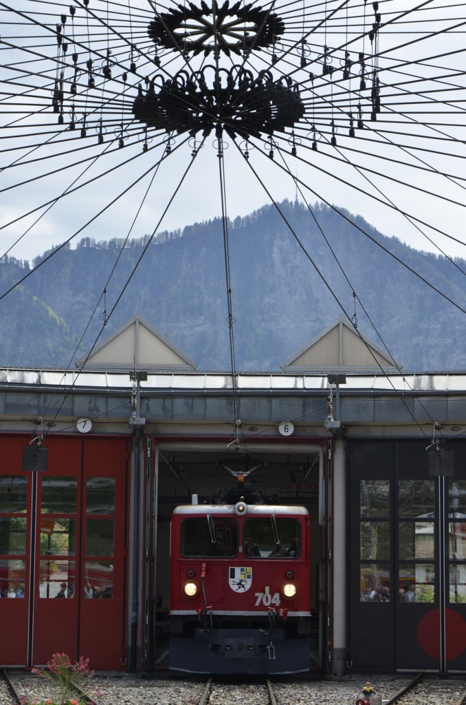 Jubil�um 125 Jahre RhB am 10.05.2014. Lokparade Rotonde in Landquart. Hier Ausfahrt der Ge 6/6 II 704. Die RhB hat die Lokomotiven 701-707 in der Zeit von 1958-1965 beschafft. Hg.: 80km/h, L�P: 14,5m, Anzahl Fahrmotoren: 6, Hersteller: BBC/MFO/SLM