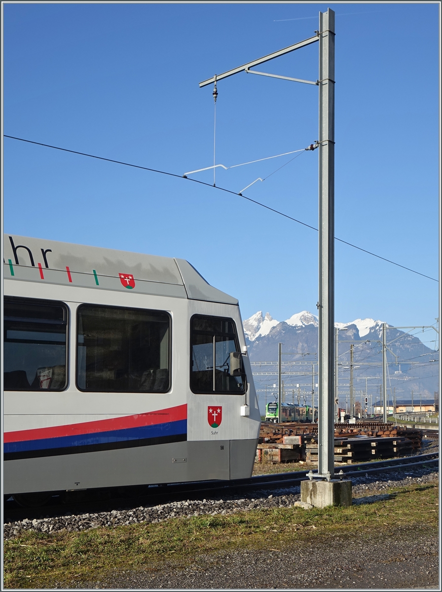 Kein geniales Bild, aber ein erstaunliches: der AAR Steuerwagen  Suhr  beim TPC Dépôt; im Hintergrund ist sogar noch ein TPC ABe 4/8 zu erkennen. 
Nachtrag: bei der Durchfahrt am 3.1.24 sah ich einen zweiten AAR Steuerwagen.

Nachtrag vom 31.1.24: die ex AAR Steuerwagen sollen auf der ASD mit den Beh 4/8 sowie ev. mit den BDe 4/4 als Ersatzkomposition zum Einsatz kommen. (Quelle SER) 

18. Dez. 2023