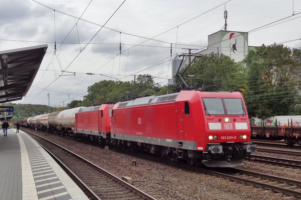 Kesselwagenzug mit 185 009 durchfahrt Köln West am 4 Oktober 2017.