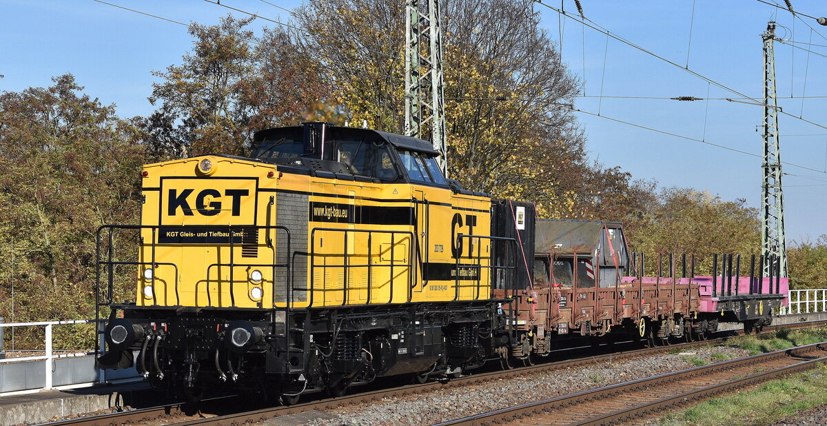KGT Gleis- und Tiefbau GmbH, Berlin mit ihrer  203 728  [NVR-Nummer: 92 80 1203 135-9 D-KGT] und einigen Güterwagen bei den Gleisbauarbeiten Nähe Bahnhof Magdeburg-Neustadt, 06.11.25 
