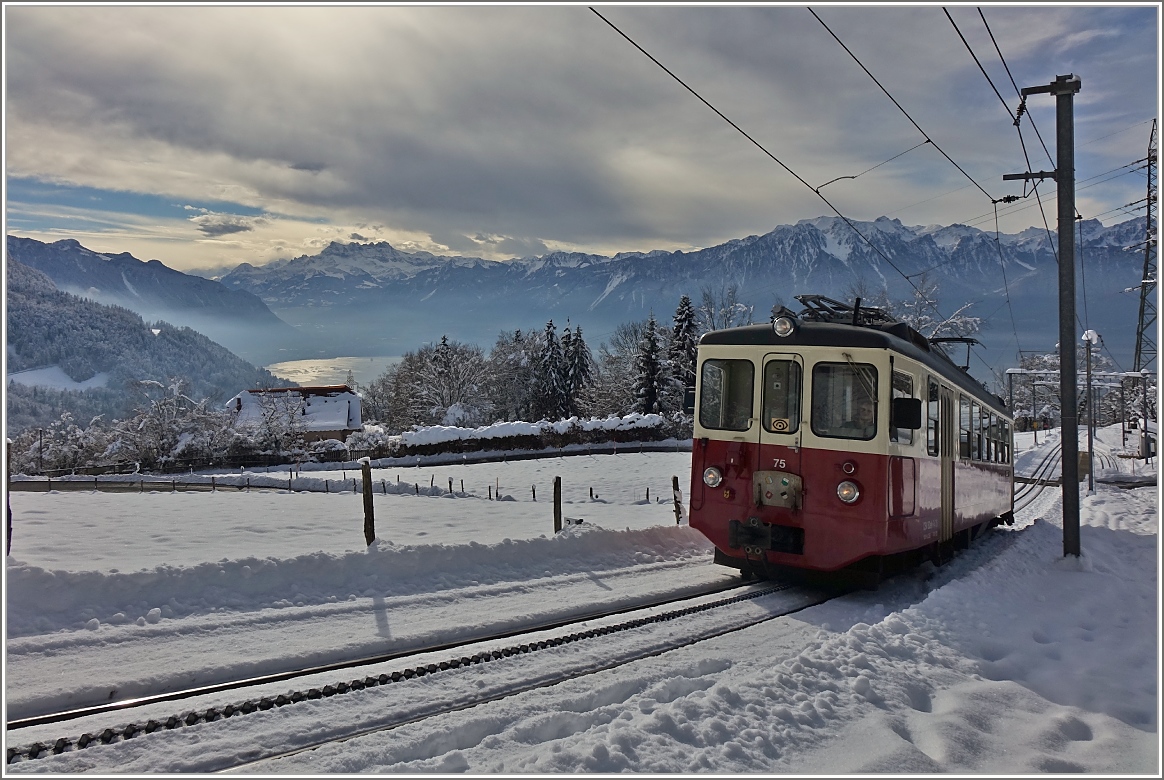 Kleine Bahn auf der Fahrt durch eine grossartige Landschaft.
(21.01.2015)