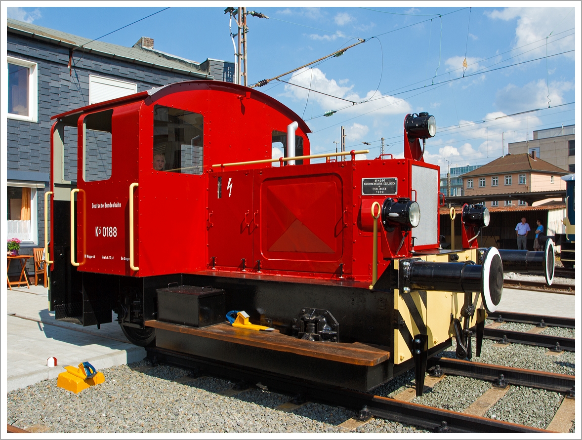 K� 0188 (ex DB 311 188-7)  ausgestellt am 17.08.2013 im S�dwestf�lische Eisenbahnmuseum in Siegen. 

Die K� I wurde 1936 bei der Maschinenfabrik Esslingen mit der Fabriknummer 4290 gebaut und die DRG (Deutsche Reichsbahn-Gesellschaft) als K� 0188 geliefert (am Fabrikschild ist zwar 1939 zu lesen. aber dies kann nicht sein). Mit Gr�ndung der Deutsche Bundesbahn im Jahr 1949 wurde sie hier weiter als K� 0188 gef�hrt, mit dem neuen Nummernschema der DB wurde sie 1968 in DB 311 188-7 umgezeichnet. Die Ausmusterung bei der DB erfolgte 1971 und 1972 wurde sie dann an die Firma Schwarz & Ulrich KG in Friedberg (Hessen) verkauft.
 
Im Jahre 1983 ging sie an die EFW - Eisenbahnfreunde Wetterau, 1999  an die Eisenbahnfreunde Betzdorf und seit 2010 ist sie im Eigentum vom SEM Siegen - S�dwestf�lisches Eisenbahnmuseum IG Historischer Lokschuppen Siegen.

Technische Daten:
Spurweite: 1435 mm
Achsfolge:  B
L�nge �ber Puffer: 5.575 mm
Breite: 2.960 mm
H�he �ber Schienenoberkante: 3.005 mm
kleinster befahrbarer Gleisbogen: 50 m
Dienstgewicht: ca.10 t
Motorleistung: 50 PS (ehemals 39 PS) 
Motor: luftgek�hlter Deutz F4L514 Dieselmotor 
Leitungs�bertragung: mechanisch (vom Getriebe �ber Rollenkette auf die Achsen)
H�chstgeschwindigkeit: 23 km/h 
Kraftstoffvorrat: ca. 58 l
