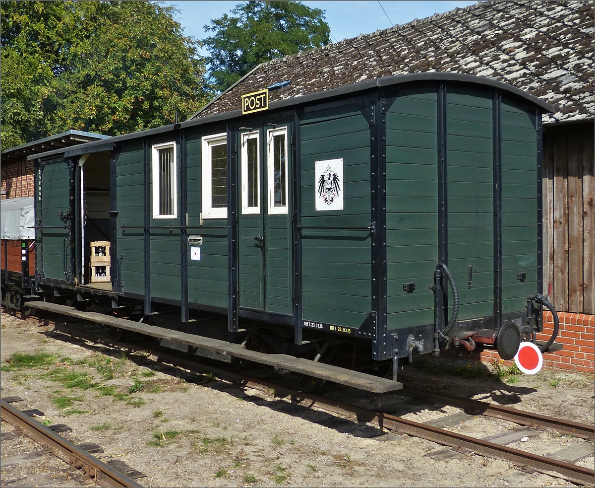 Kombinierter Gepäckwagen mit Postabteil am Schluss des Personenzuges aufgenommen bei der Abfahrt in Asendorf.  Gebaut bei HAWA im Jahr 1927, Typ PwPost. 15.09.2019 (Hans)