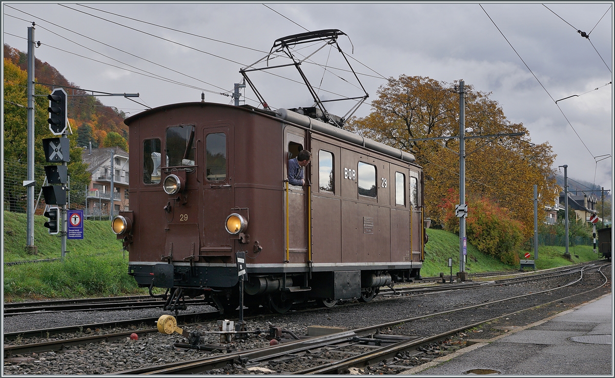  LA DER 2020 du Blonay-Chamby  / Saison Abschluss der Blonay-Chamby Bahn: Mit einem verstärkten Fahrplan und viel Dampf wird vor dem  Winterschlaf  (bzw. Arbeit im Dépôt Chaulin) nochmals viel Betrieb gemacht.

Die BOB HGe 3/3 29 (Baujahr 1926) wartet in Blonay auf ihren Zug, der andeutungsweis anges,
chitten am rechten Bildrand zu erkennen ist.

24. Okt. 2020