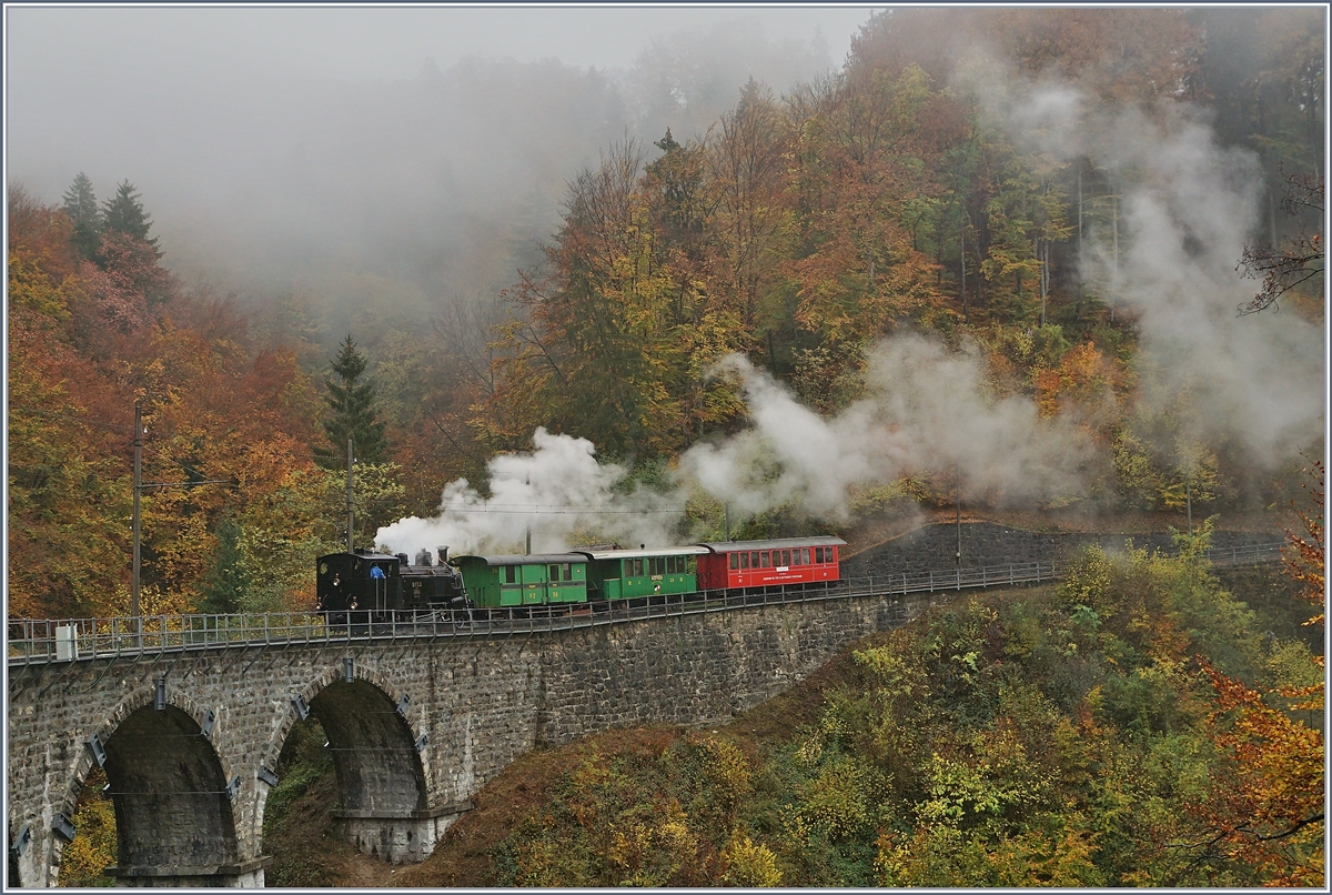 La Dernière du Blonay - Chamby - das 50. Jahre Jubiläum beschliesst die Blonay Chamby Bahn mit einer Abschlussvorstellung: Die BFD HG 3/4 N° 3 mit einem kurzen Personenzug bei Vers-chez-Robert. 
27. Okt. 2018
