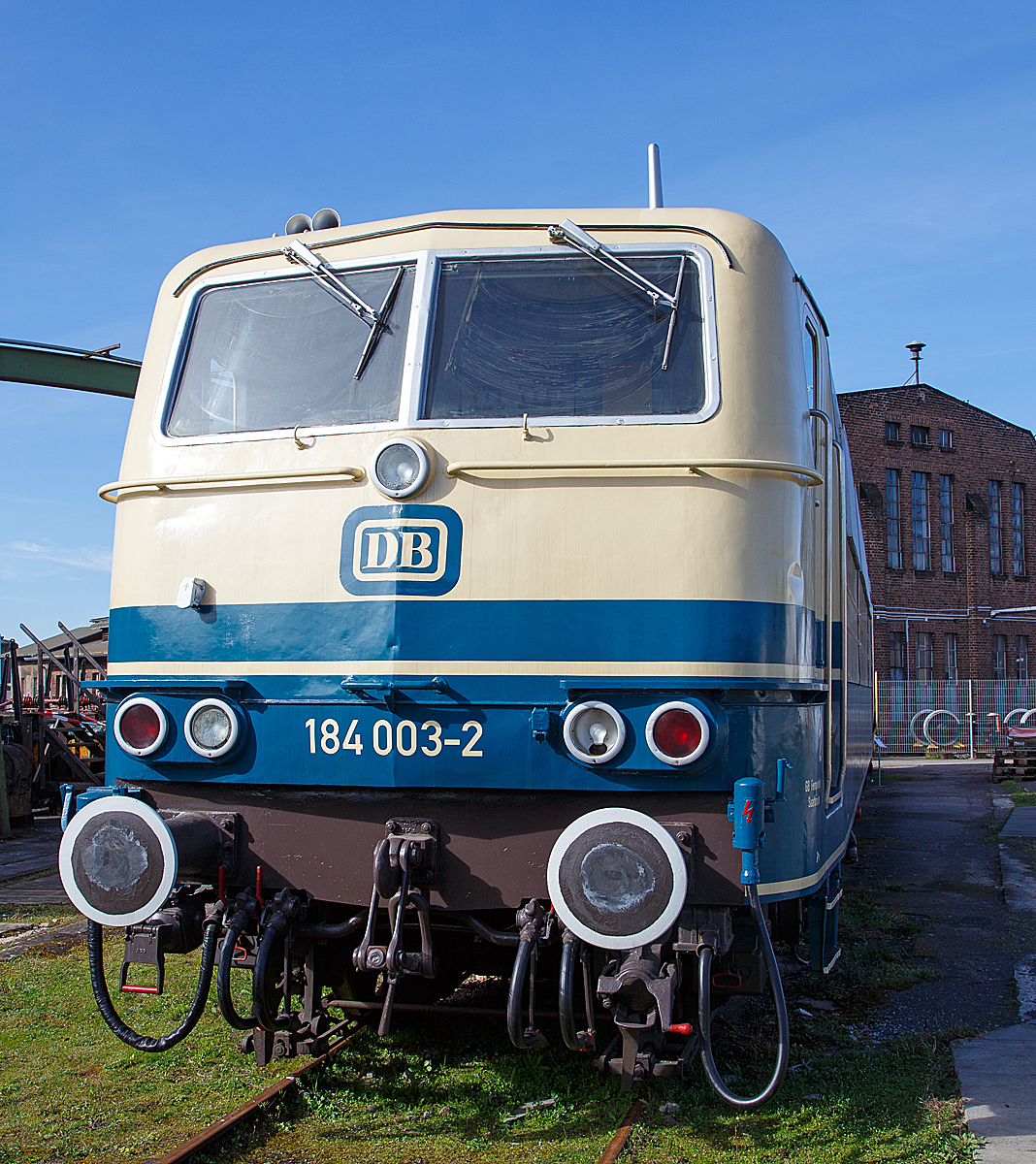
Lokfront der 184 003-2, ex DB E 410 003, am 25.03.2017 ausgestellt im DB Museum Koblenz-L�tzel.
