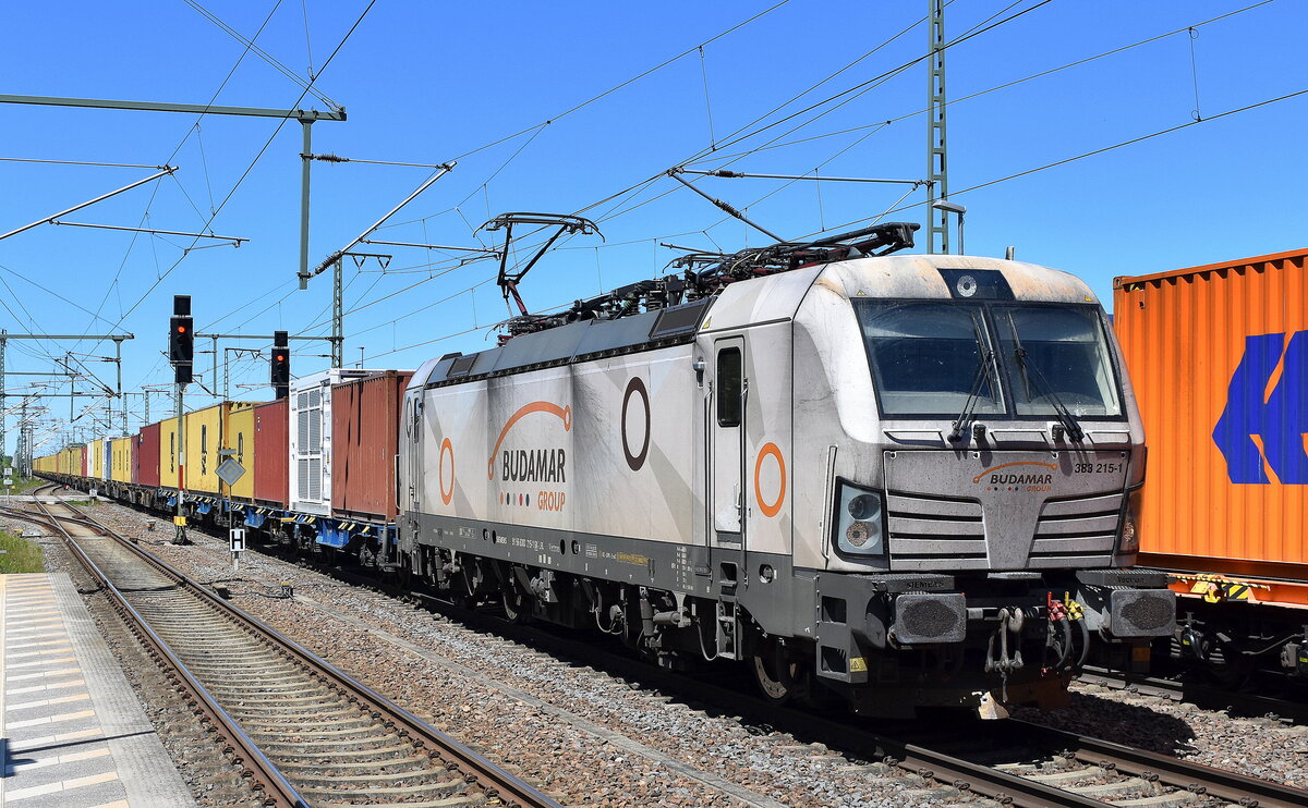LOKORAIL, a.s., Bratislava [SK]  mit ihrer  383 215-1   [NVR-Nummer: 91 56 6383 215-1 SK-LRL] und einem Containerzug am 27.05.26 H�he Bahnhof Rodleben.