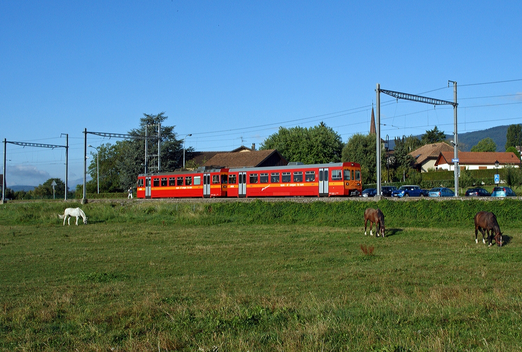 Mal ein Test:
Hier wurde die orginal Bilddatei von Stefan, von mir neu bearbeitet und in 1024px skaliert.

Der Nyon St-Cergue - Morez (NStCM) Regionalzug 215 beim Halt in Tr�lex.
28. August 2013 
Bildautor Stefan Wohlfahrt