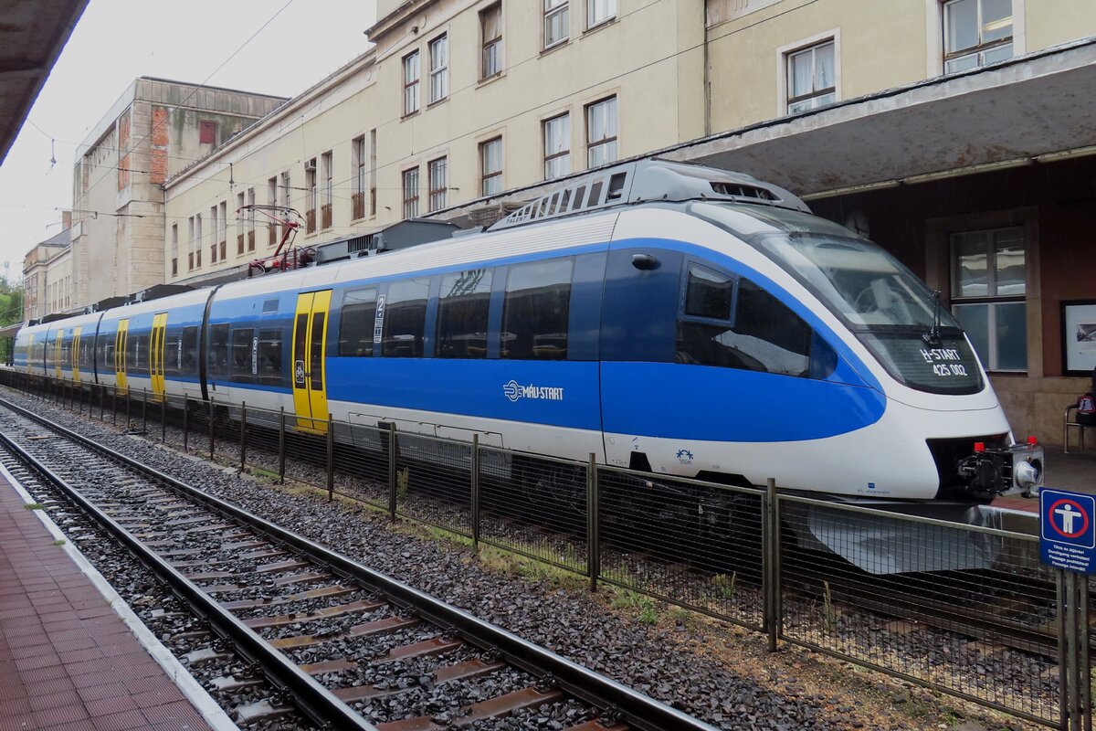 MAV Talent 425 002 steht am 16 September 2024 in Gy�r. 