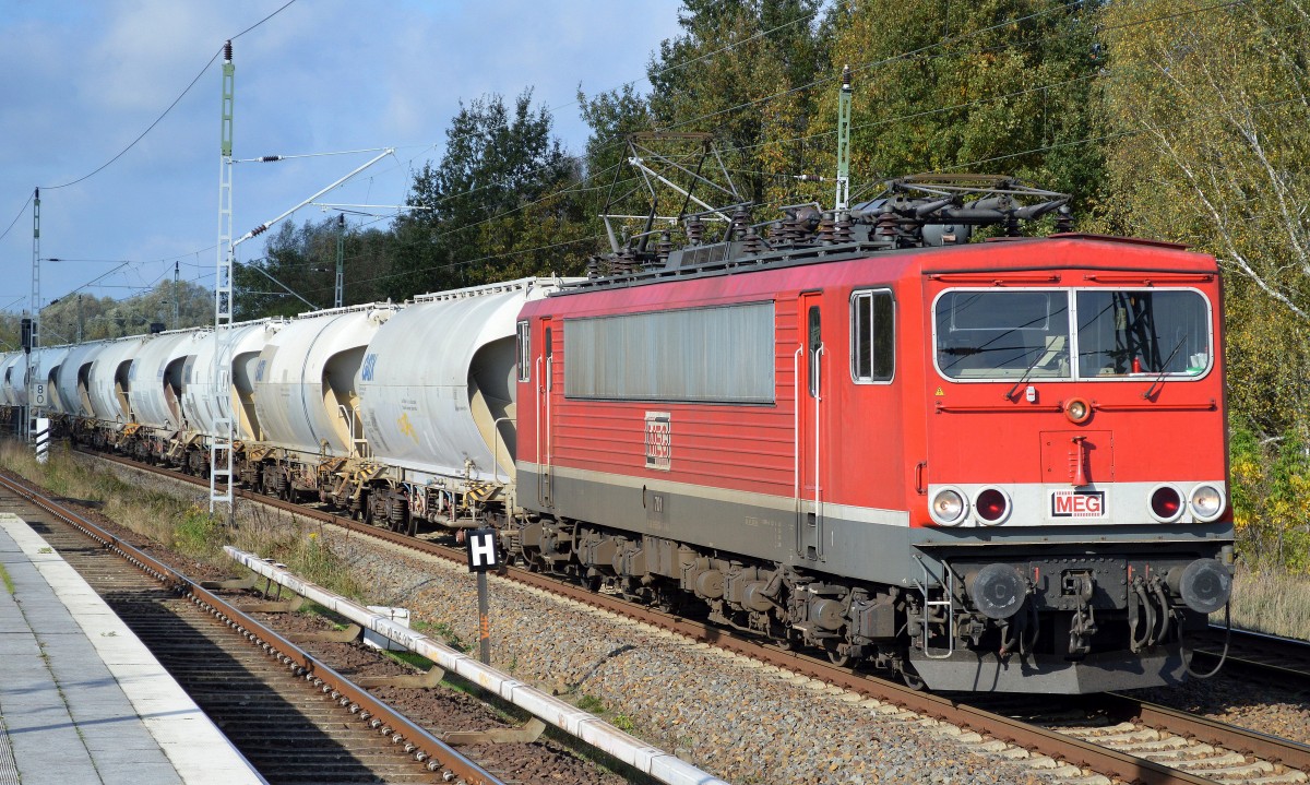 MEG 701 (155 124-1) mit Zementstaubzug (leer) Richtung Berlin-Hohenschönahusen am 21.10.14 Mühlenbeck/Mönchmühle b.Berlin. 