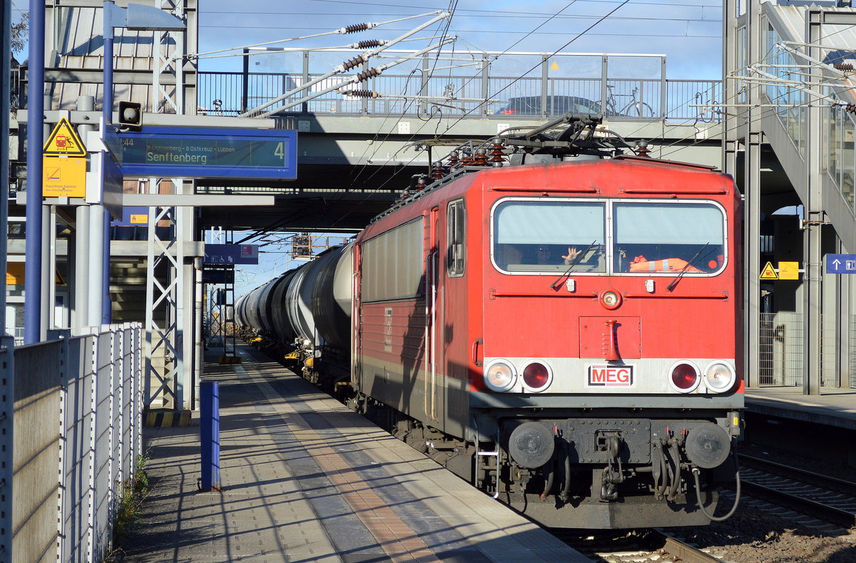 MEG 705 (155 196-9) mit dem täglichen Zementstaubzug (leer) zur Industrieübergabe Nordost am 28.11.16 Berlin-Hohenschönhausen. Viele Grüße an den Tf !!!