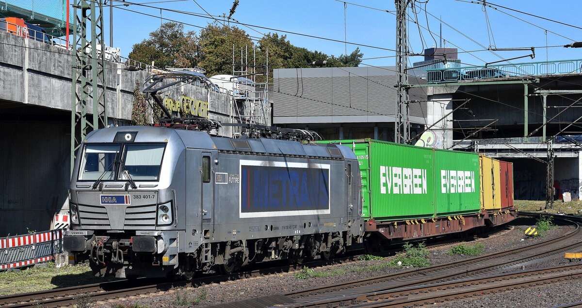 METRANS a.s., Praha [CZ] mit ihrer Vectron  383 401-7  [NVR-Nummer: 91 54 7383 401-7 CZ-MT] und einem Containerzug verl�sst den Hamburger Hafen am 27.08.26 H�he Bahnhof Hamburg-Harburg.