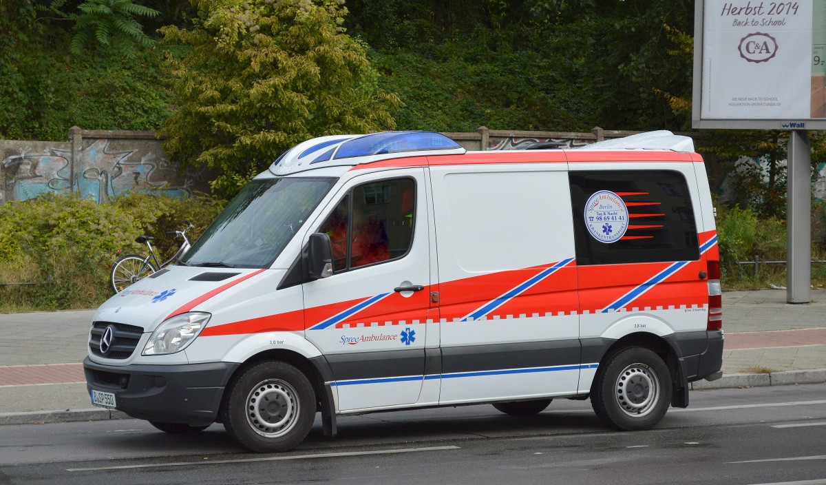 Modernes MB Sprinter Krankentransportfahrzeug der Fa. Spree Ambulance aus Berlin, 21.08.14 Berlin-Pankow.
