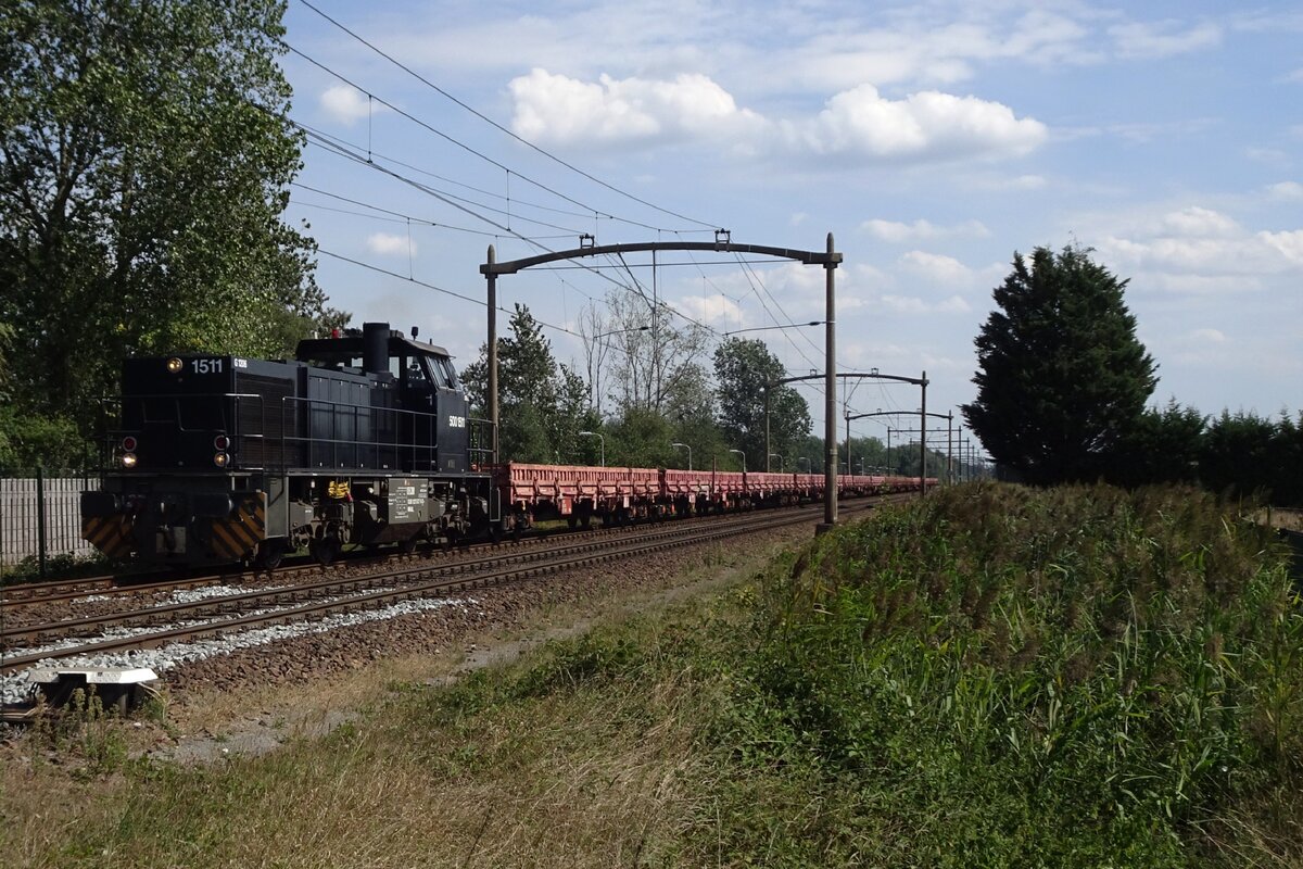 MRCE 5001511 zieht ein Leerzug durch Hultem am 2 September 2022.