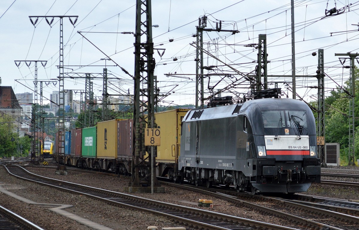 MRCE Dispolok 182 562-9 (ES 64 U2-062, Siemens Bj.2004) für boxXpress mit Containerzug am 24.05.14 Durchfahrt Fulda Hbf.