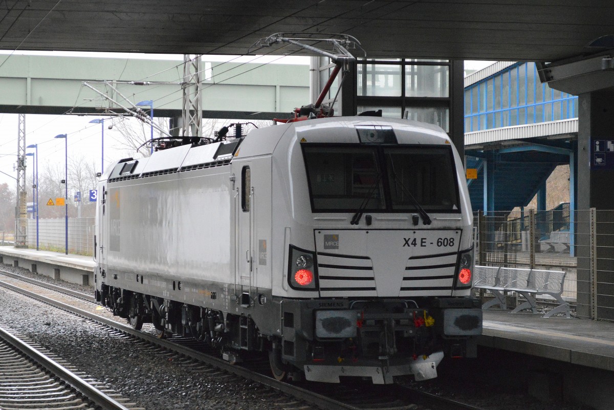 MRCE Dispolok X4 E - 608 NVR-Number: 91 80 6193 608-7 D-DISPO ist im Moment für DB/Schenker Rail im Einsatz, 04.12.15 Berlin-Hohenschönhausen.