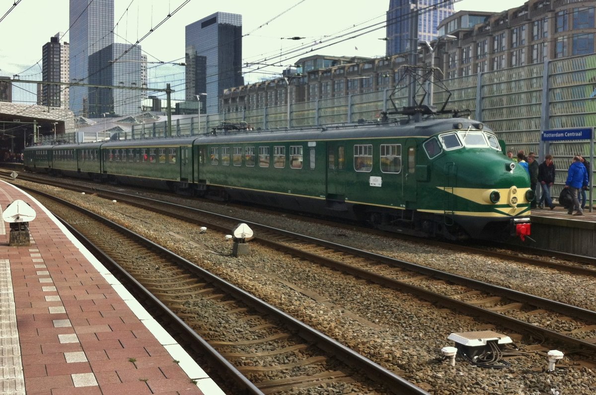 Museumstriebzug 766 steht am 26 M�rz 2017 in Rotterdam Centraal.