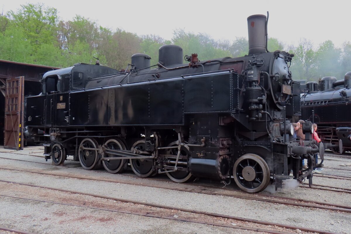 Nach den 1.Weltkrieg sind einige kkStB Dampfloks der (sp�tere reihe BB� 93) in Tschechoslowakei hintergeblieben und als reihe CSD 431 eingereiht. Eine davon, 431 032 steht am 11 Mai 2024 ins Eisenbahnmuseum in Luzna u Rakovnika.