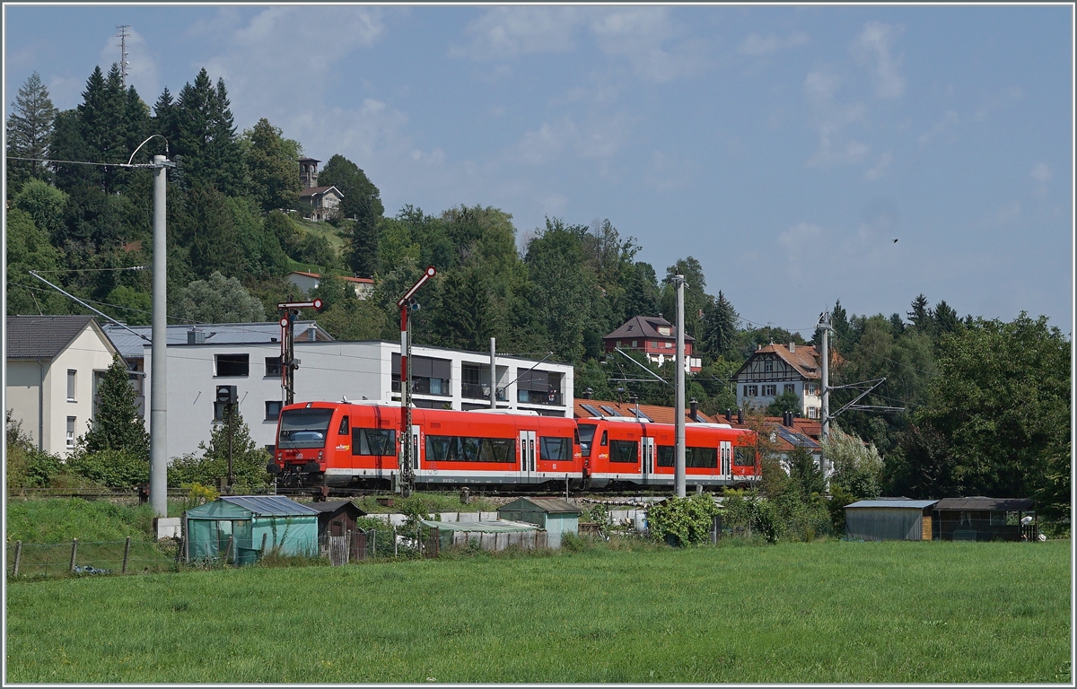 Nicht ganz so einfach zeigte sich das Einfangen des Motiv  Formsignale Enzisweier , hier mit zwei DB 650 Triebwagen auf dem Weg nach Lindau Insel.

14. August 2021