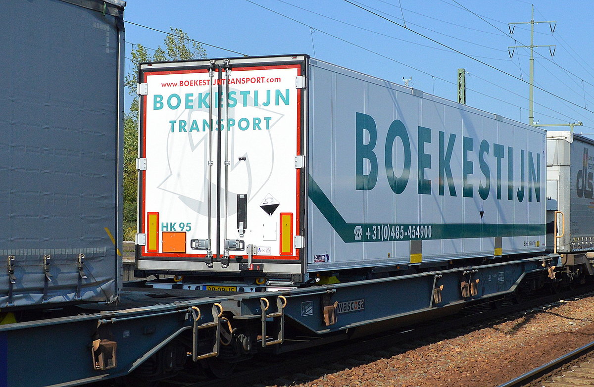 Niederlndischer LKW Trailer vom Transportunternehmen Boekestijn Transport am 08.09.16 Bf. Flughafen Berlin-Schnefeld.