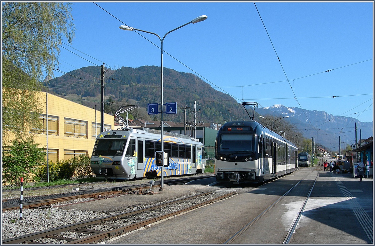 Nun erhält der Bahnhof von Blonay auf seine alten Tage tatsächich neuen Bahnsteige, auch wenn diese erst auf den zweiten Blick zu erkennen sind und der wohl noch ein weiterer folgen wird.
8 April 2017