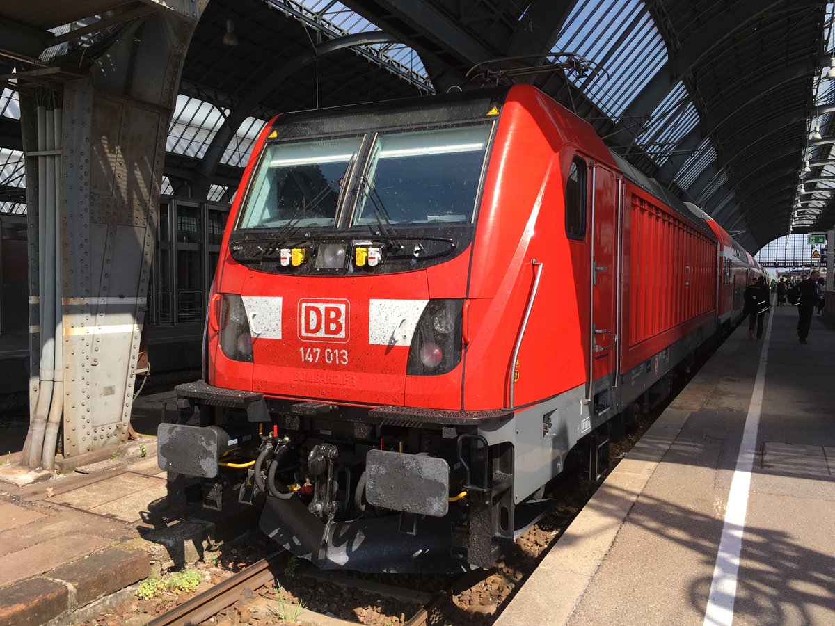 Nun schon täglich anzutreffen in & um Stuttgart: Die Br 147

So traf ich am 10.04.17 147 013 vor einer DoSto als Ire 
Karlsruhe Hbf - Stuttgart Hbf.














