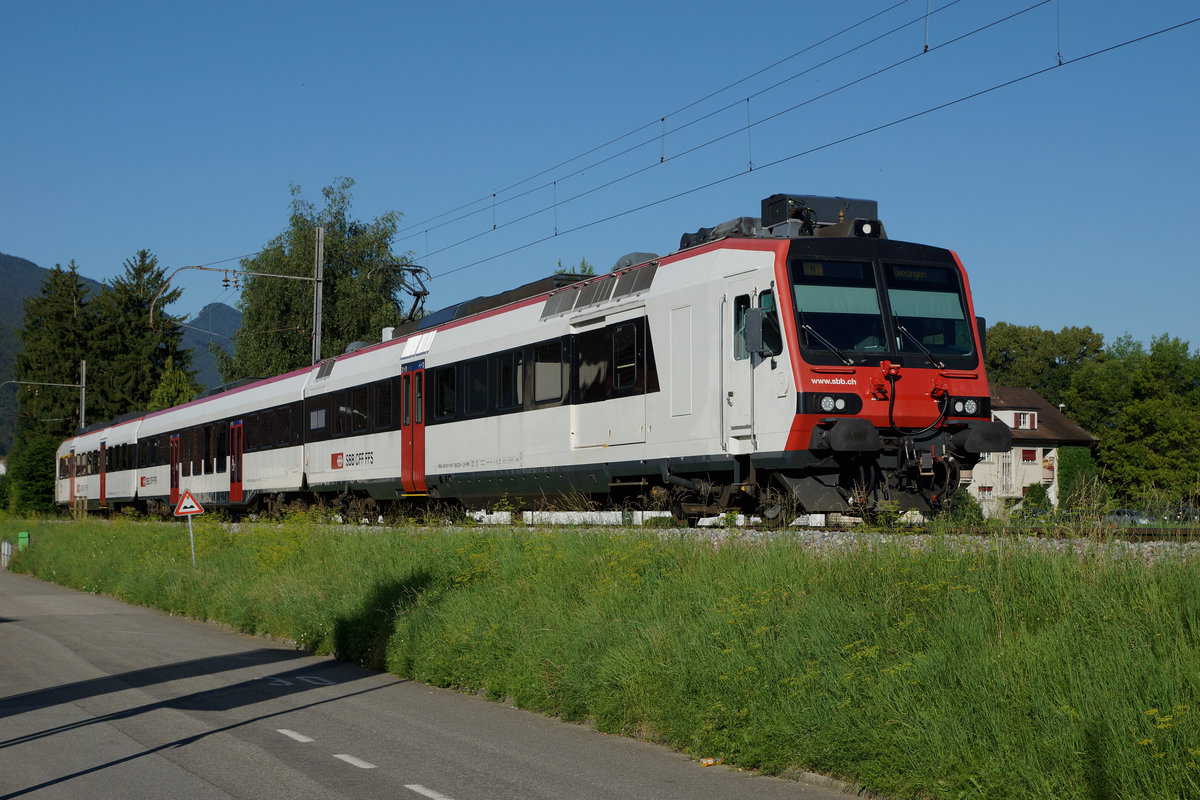 OeBB: Der neue dreiteilige DOMINO auf der Fahrt nach Balsthal am 20. Juli 2016.
Foto: Walter Ruetsch