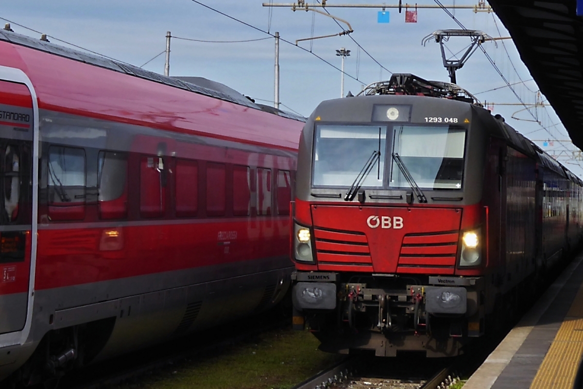 �BB Lok 1293 048 kommt mit dem Railjet aus M�nchen in Verona Porta Nuovo an, mit diesem Zug f�hrt unsere Reisegruppe zur�ck nach M�nchen. 10.05.2025