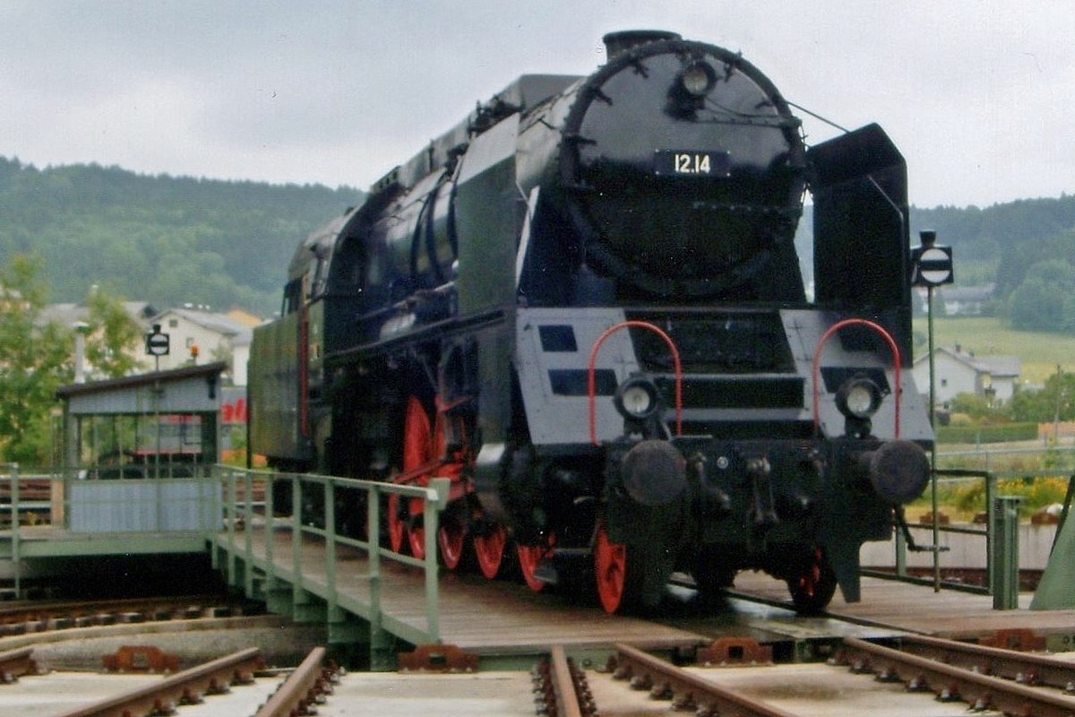 �GEG 12.14 steht am 31 Mai 2009 auf die Drehscheibe ins Lokpark Ampflwang. 