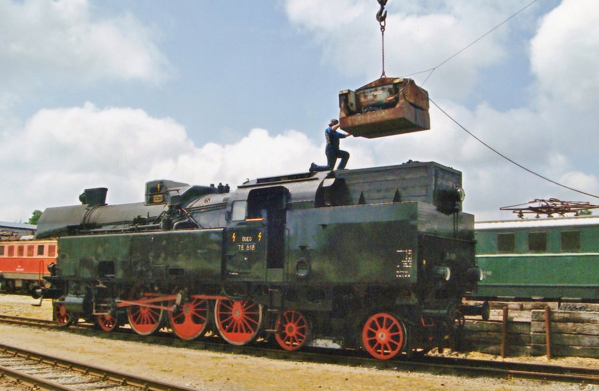 �GEG 78.618 bekommt neue Kohle ins Bw von Ampflwang am 30 Mai 2009.