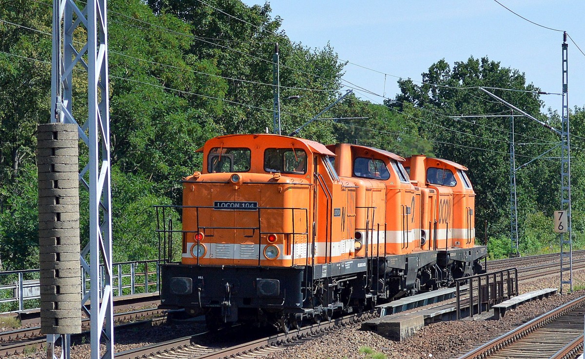 Oranger Lokzug gezogen von LOCON 207 (212 358-6) sind LOCON 206 (212 095-4) und LOCON 104 (345 261-2) am Haken am 20.08.15 Mühlenbeck/Mönchmühle bei Berlin.