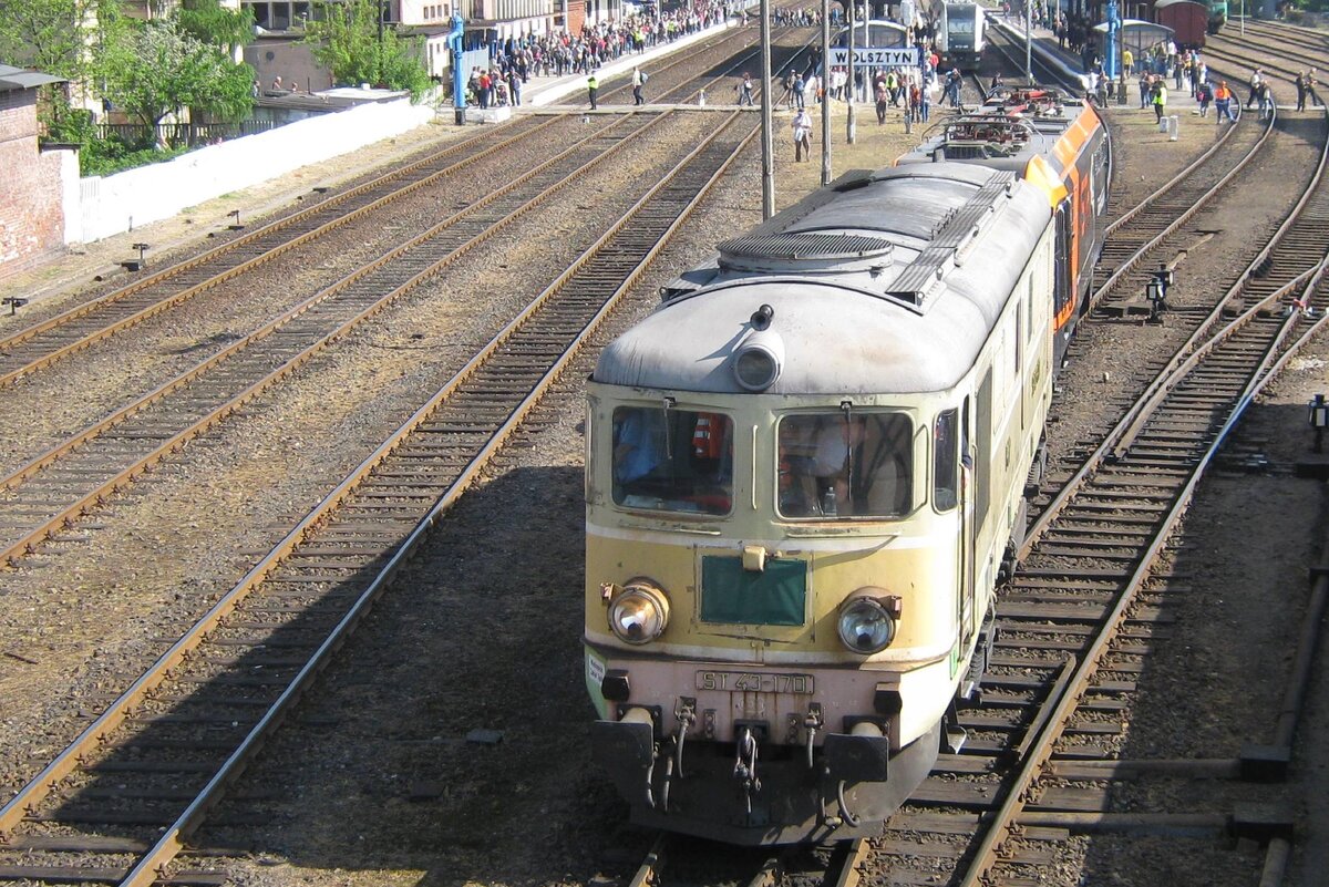 PKP ST43-170 durchfahrt Wolsztyn am 30 April 2011, wo ein Dampflokparade gerade geendet hat.