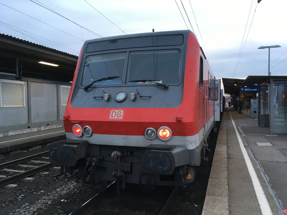 Planmäßig mit Br 111 und N Wagen und Wittenberger Kopf aus ludwigshafen, der Re 12311 in Heilbronn Hbf.

03.03.17