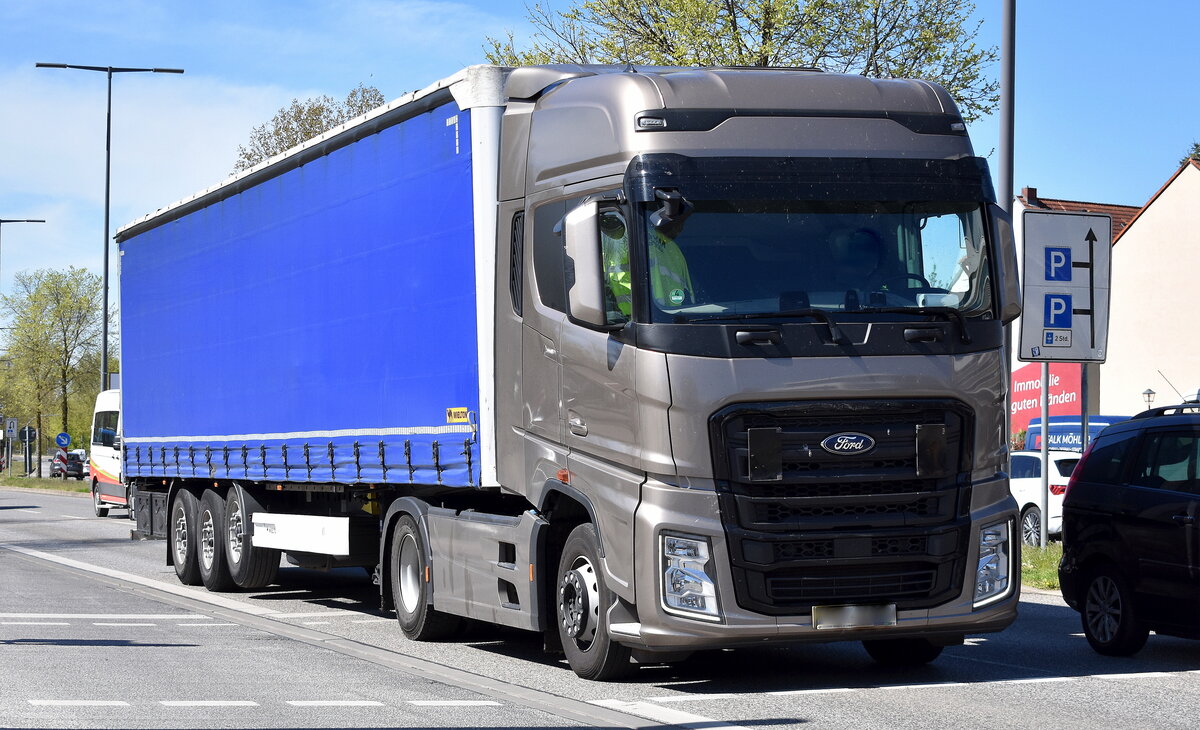 Polnischer Sattelzug mit FORD  F-MAX 500 Zugmaschine am 28.04.26 H�he Brandenburg Hbf.