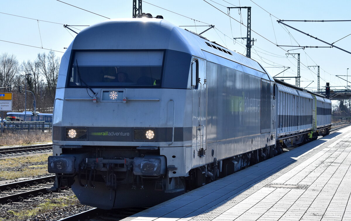 RailAdventure GmbH, München mit ihrer  2016 902-5  (NVR:  93 81 2016 902-5 A-RADVE ) und zwei Schutzwagen am 02.03.26 Durchfahrt Bahnhof Lutherstadt Wittenberg Hbf.