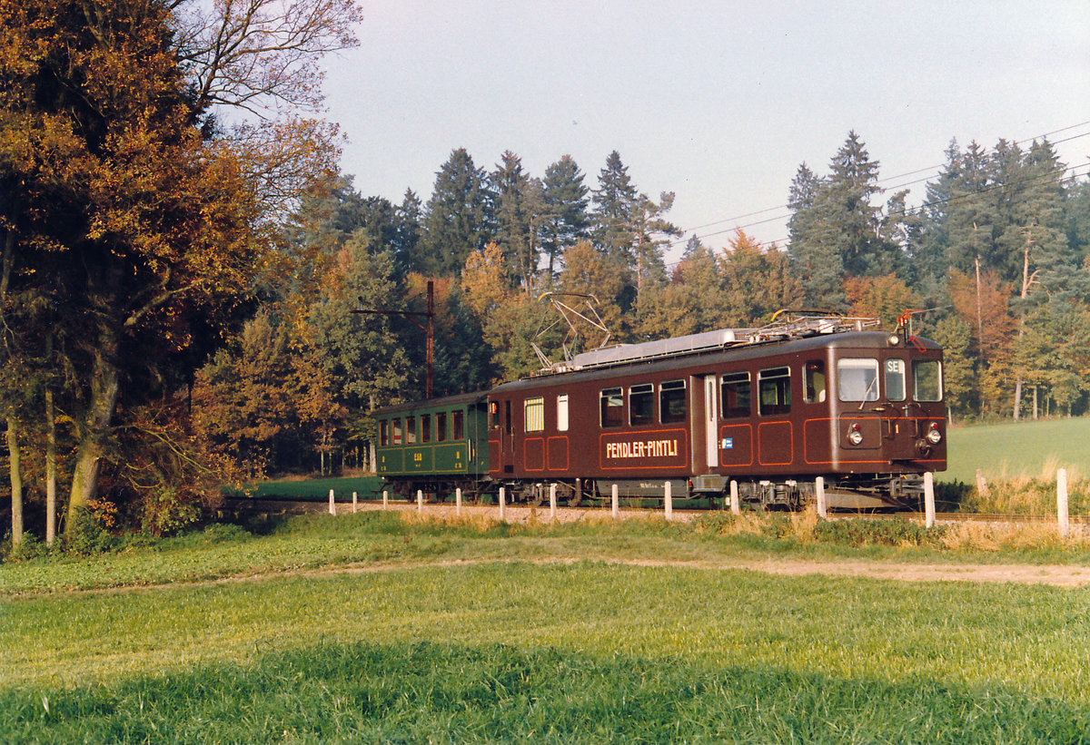 RBS/SZB: PENDLER-PINTLI Bre 4/4 1 mit einem Sonderzug bei Schalunen im Juli 1984.
Foto: Walter Ruetsch