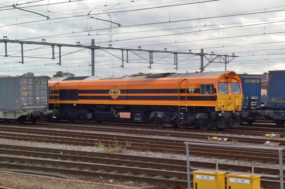 Regen und RF 563-01/266 040 waren am 11.September 2017 in Venlo. 
