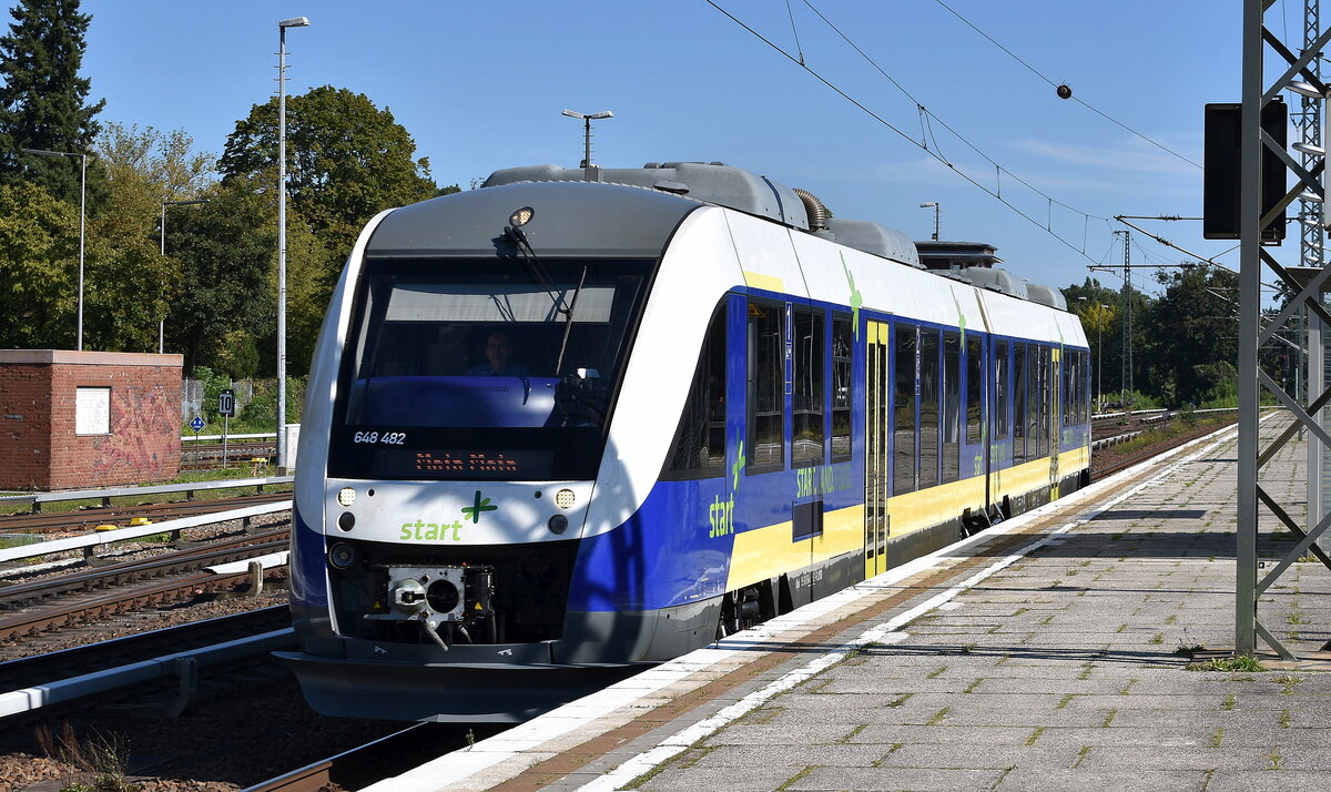 Regionalverkehre Start Deutschland GmbH (Start Niedersachsen Mitte) mit dem Lint 41H  648 482  (NVR:  95 80 0648 482-7 D-RVSD ) überraschend am 11.09.25 Durchfahrt Bahnhof Berlin Wannsee.