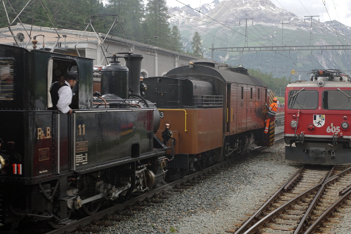 Rh�tische Bahn
Bahnvestival Samedan und Pontresina vom 9./10. Juni 2018.
Momentaufnahme von einem Dienstzug mit G 3/4 11, Heidi mit Baujahr 1902 und der Dampfschneeschleuder in Pontresina am 9. Juni 2018.
Foto: Walter Ruetsch
