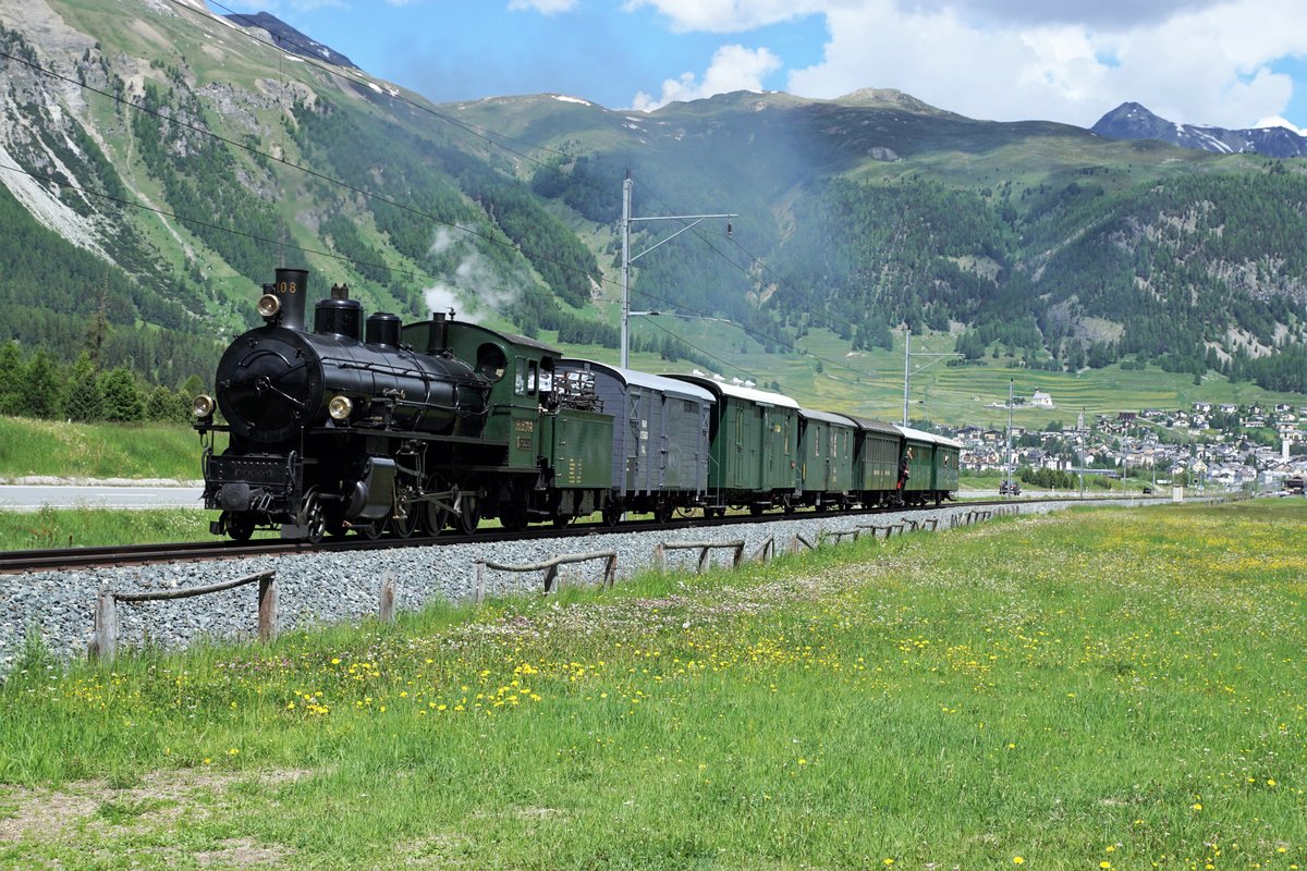 Rh�tische Bahn
Bahnvestival Samedan und Pontresina vom 9./10. Juni 2018.
Dampfzug mit G 4/5 108 mit Baujahr 1904 auf der Fahrt nach Pontresina am 9. Juni 2018.
Foto: Walter Ruetsch
