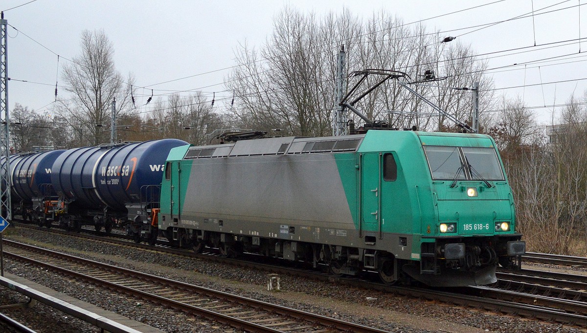RHC 185 618-6 mit Kesselwagenzug am 12.03.15 Berlin-Springpfuhl.