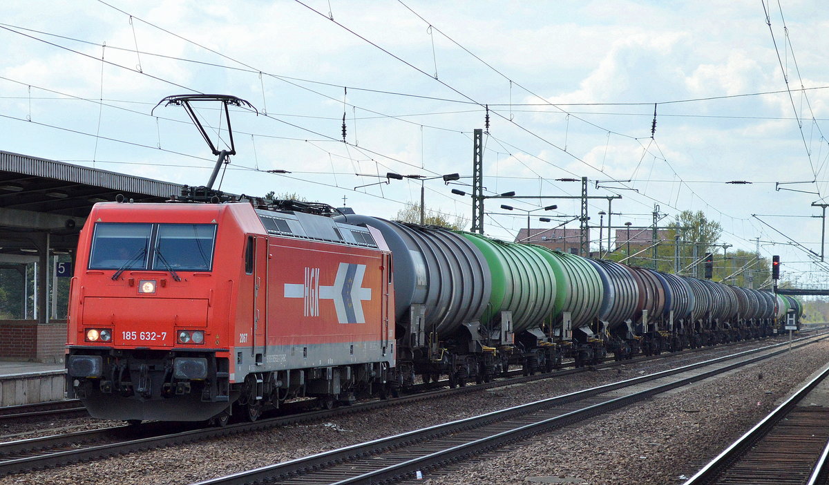 RHC 185 632-7 mit Kesselwagenzug am 26.04.17 BF. flughafen Berlin-Schönefeld.