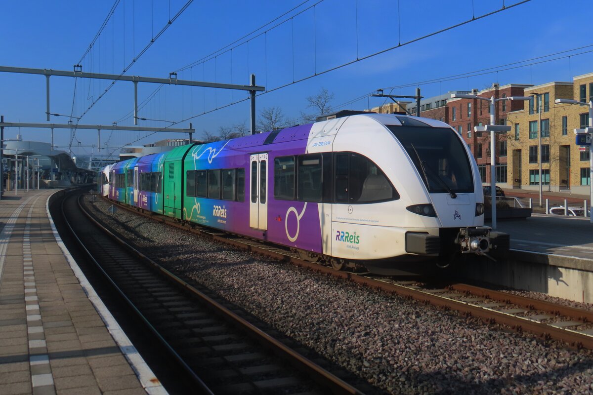 Rrreis/Arriva 374 'JAN TERLOUW' steht am 24 Januar 2026 in Arnhem Centraal.