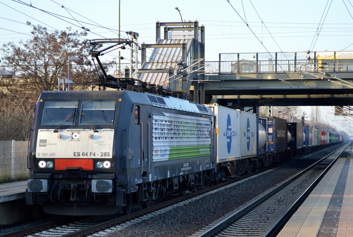 RTB Cargo mit MRCE Dispolok E 189-285/ES 64 F4-285 und Containerzug am 08.12.15 Berlin-Hohenschönhausen.