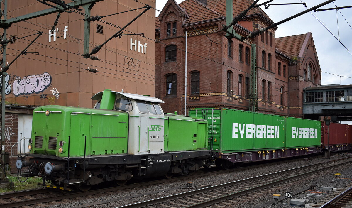 S-Fleet GmbH (SETG), Salzburg mit ihrer V 100  V100.61  (NVR:  92 80 1212 297-6 D-SRA ) und einem �bergabezug Container am 08.09.26 H�he Bahnhof Hamburg-Harburg.