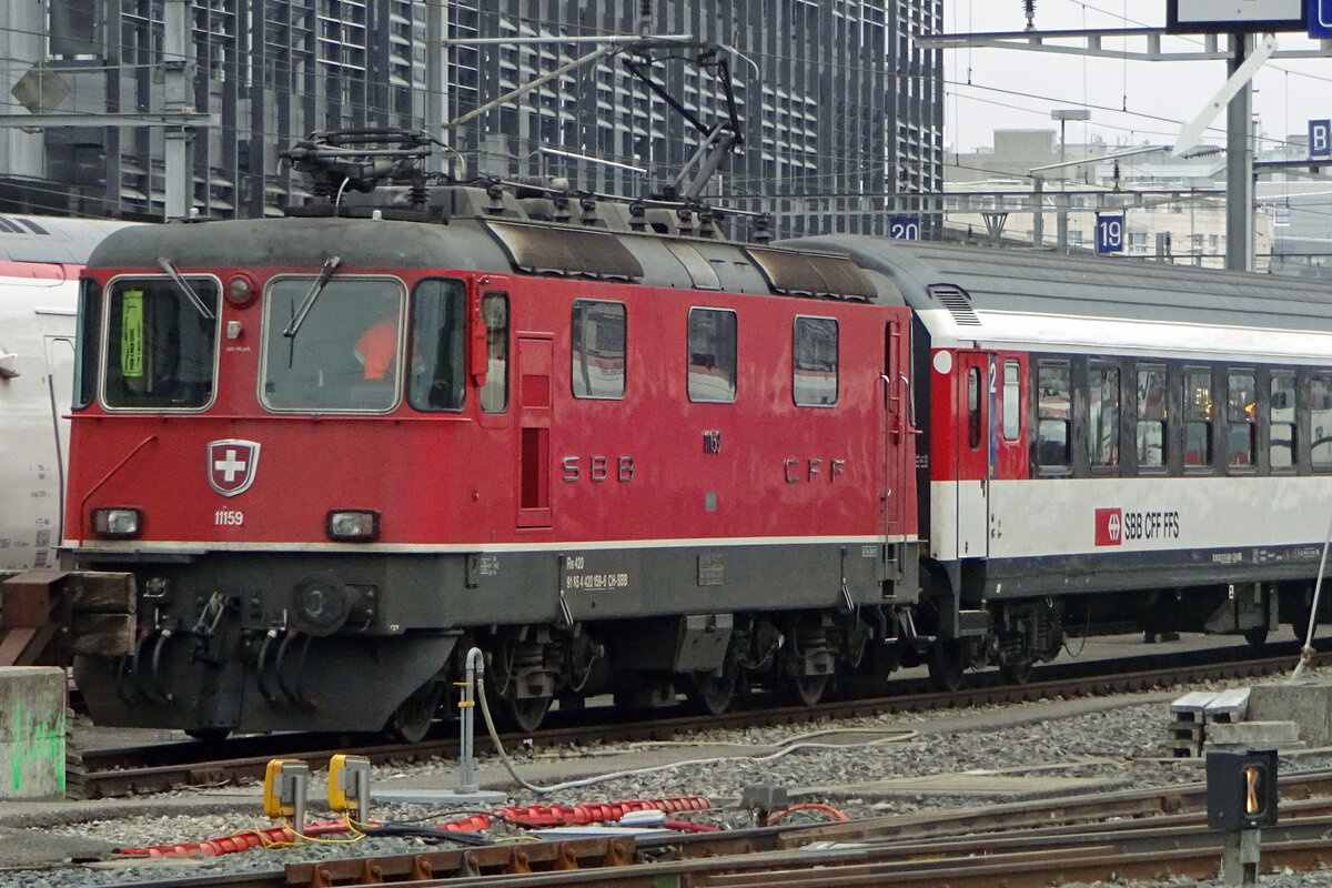 SBB 11159 treft am 1.Tag von 2020 in Geneve ein.